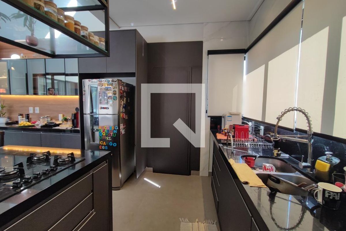 Casa à Venda - Swiss Park, 4 Quartos,  302 m2 em , Campinas - sp | SoloBR