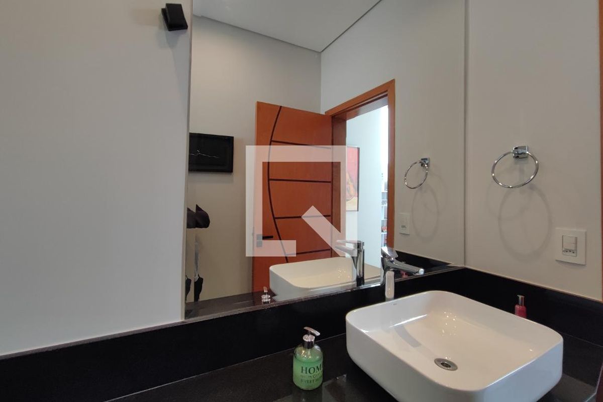 Casa à Venda - Swiss Park, 4 Quartos,  302 m2 em , Campinas - sp | SoloBR