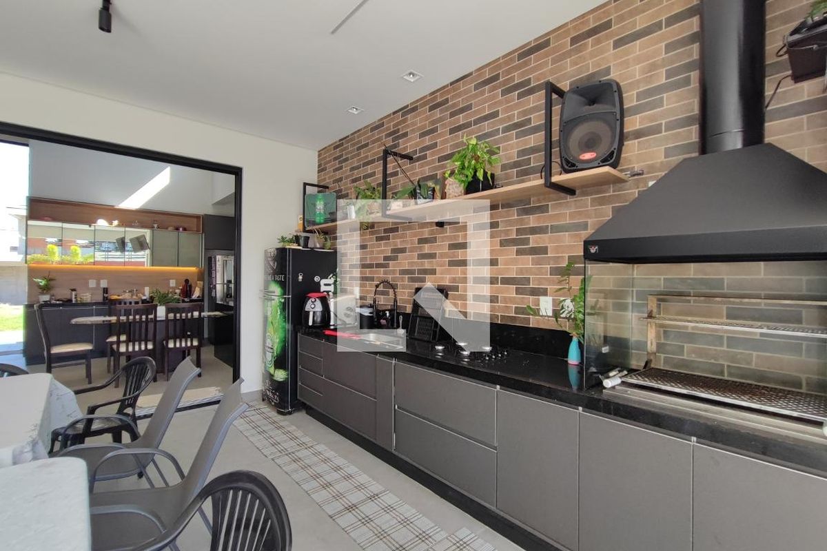 Casa à Venda - Swiss Park, 4 Quartos,  302 m2 em , Campinas - sp | SoloBR