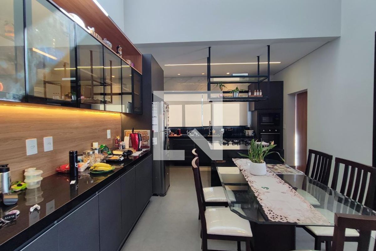Casa à Venda - Swiss Park, 4 Quartos,  302 m2 em , Campinas - sp | SoloBR