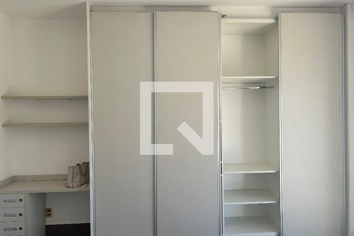 Casa à Venda - Swiss Park, 4 Quartos,  252 m2 em , Campinas - sp | SoloBR