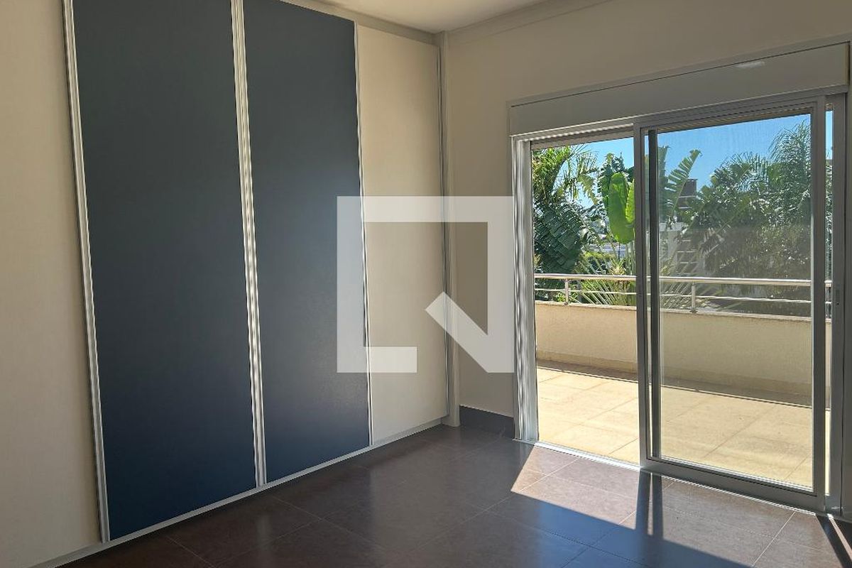 Casa à Venda - Swiss Park, 4 Quartos,  252 m2 em , Campinas - sp | SoloBR