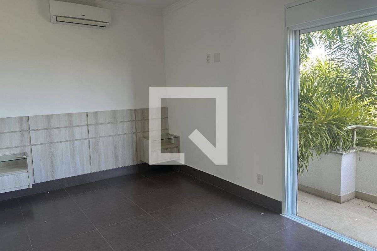 Casa à Venda - Swiss Park, 4 Quartos,  252 m2 em , Campinas - sp | SoloBR