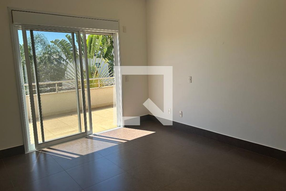 Casa à Venda - Swiss Park, 4 Quartos,  252 m2 em , Campinas - sp | SoloBR