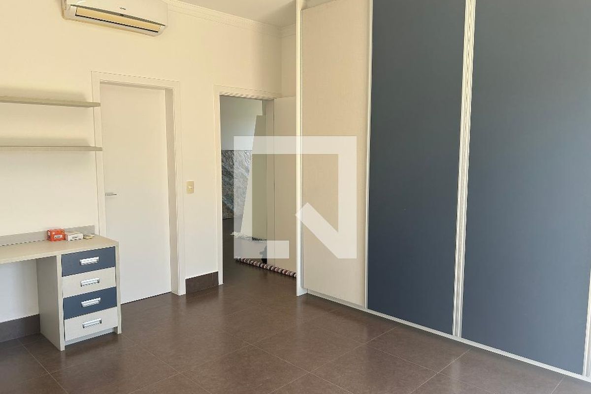 Casa à Venda - Swiss Park, 4 Quartos,  252 m2 em , Campinas - sp | SoloBR