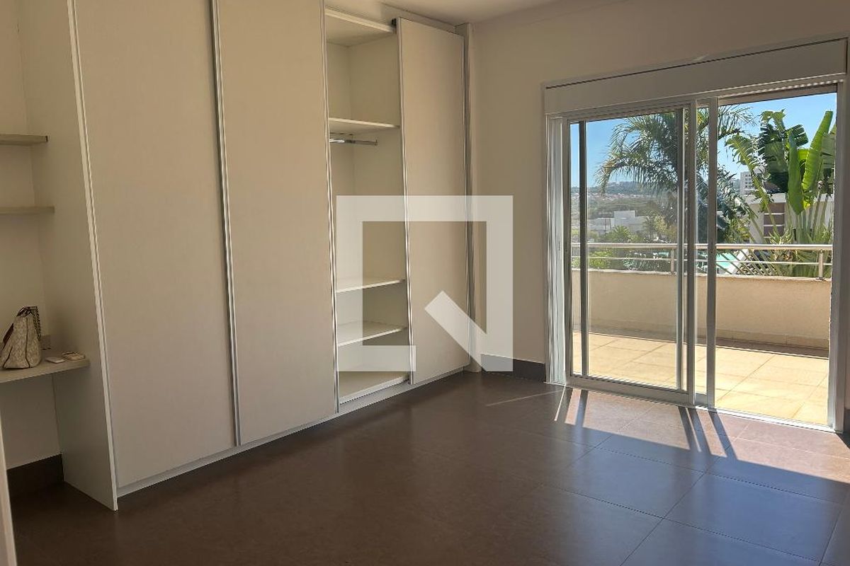 Casa à Venda - Swiss Park, 4 Quartos,  252 m2 em , Campinas - sp | SoloBR