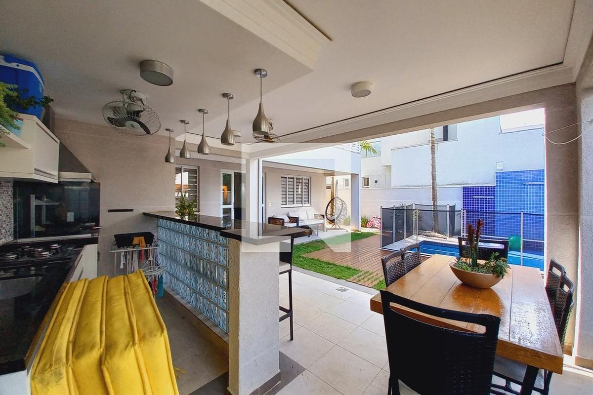 Casa à Venda - Swiss Park, 3 Quartos,  272 m2 em , Campinas - sp | SoloBR