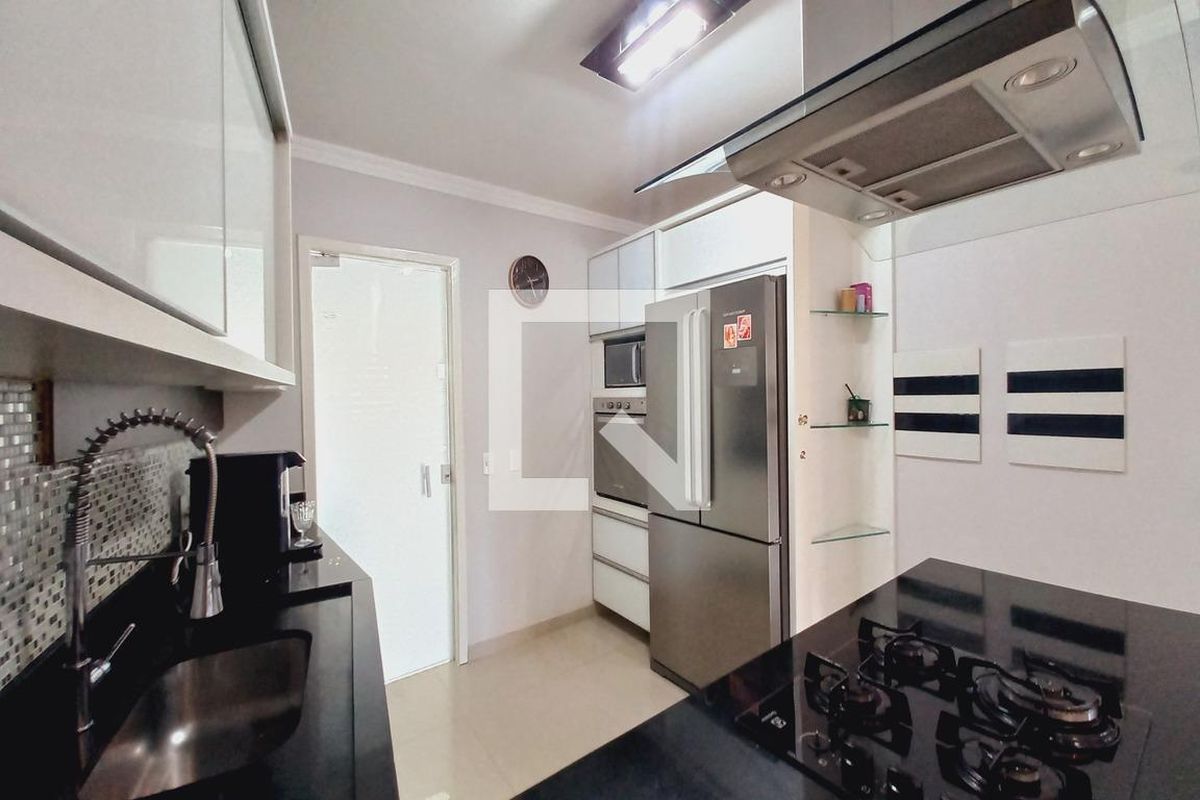 Casa à Venda - Swiss Park, 3 Quartos,  272 m2 em , Campinas - sp | SoloBR