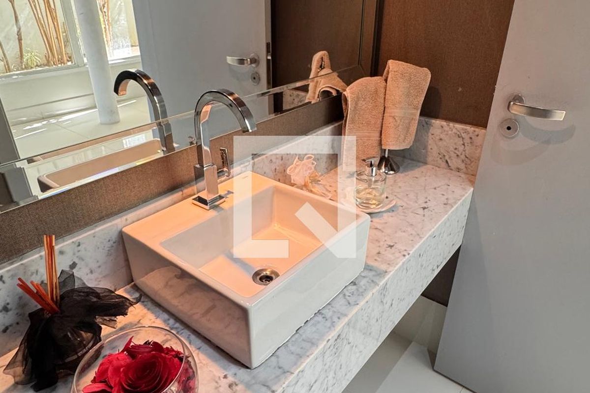 Casa à Venda - Swiss Park, 3 Quartos,  317 m2 em , Campinas - sp | SoloBR