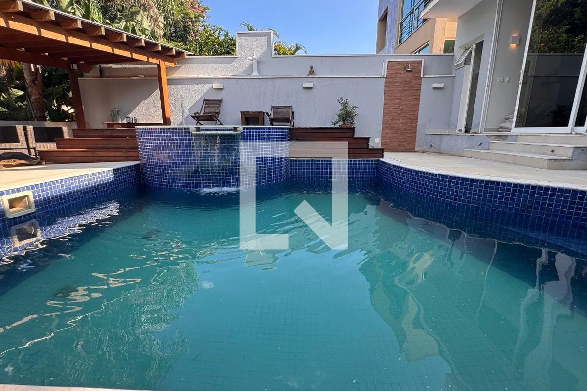 Casa à Venda - Swiss Park, 3 Quartos,  317 m2 em , Campinas - sp | SoloBR