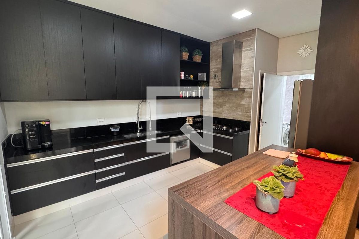 Casa à Venda - Swiss Park, 3 Quartos,  317 m2 em , Campinas - sp | SoloBR