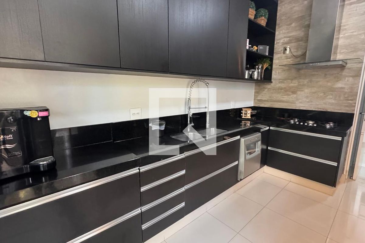 Casa à Venda - Swiss Park, 3 Quartos,  317 m2 em , Campinas - sp | SoloBR