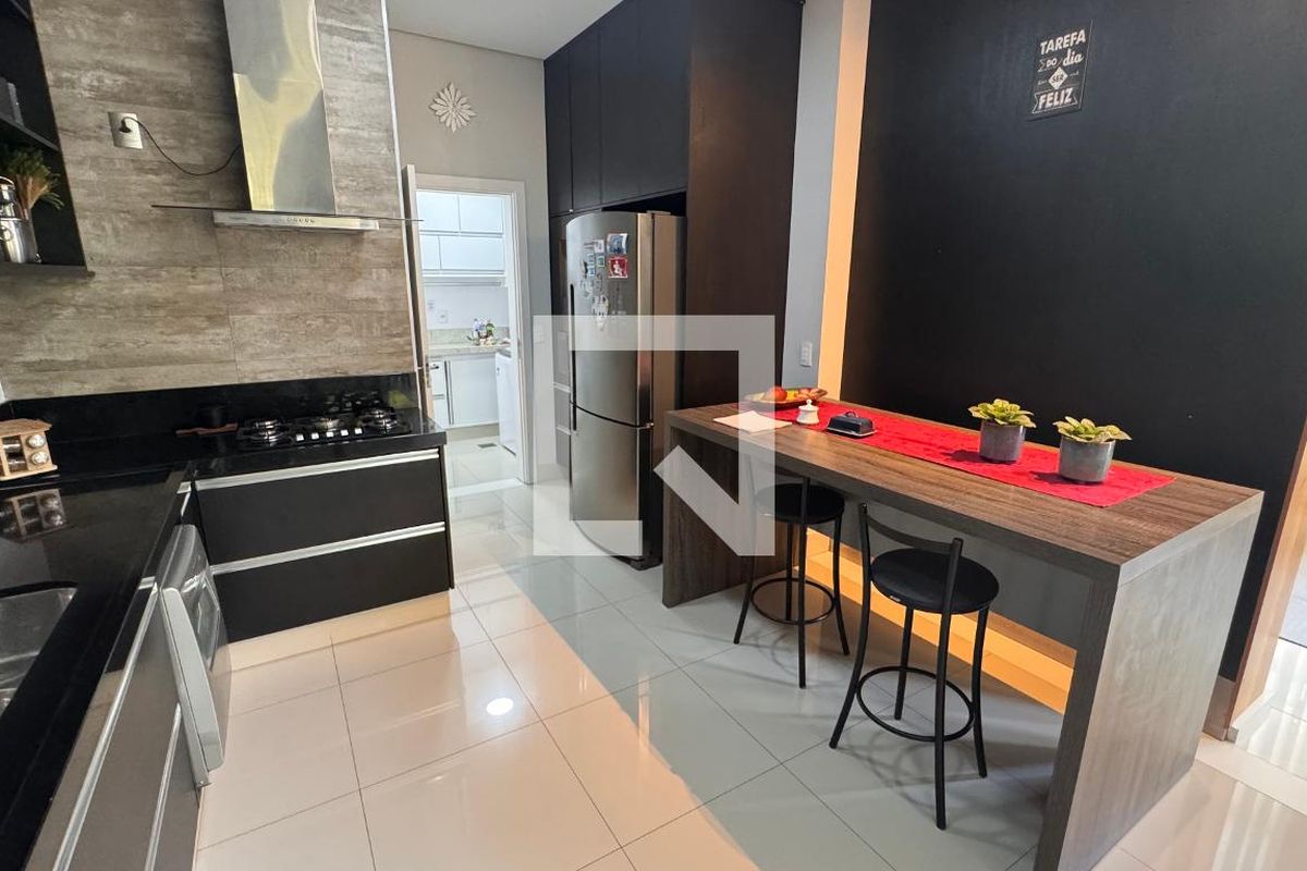 Casa à Venda - Swiss Park, 3 Quartos,  317 m2 em , Campinas - sp | SoloBR