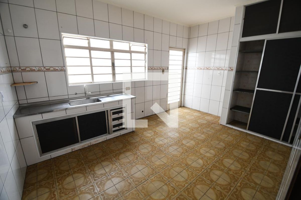 Casa à Venda - Jardim Santana, 3 Quartos,  200 m2 em , Campinas - sp | SoloBR