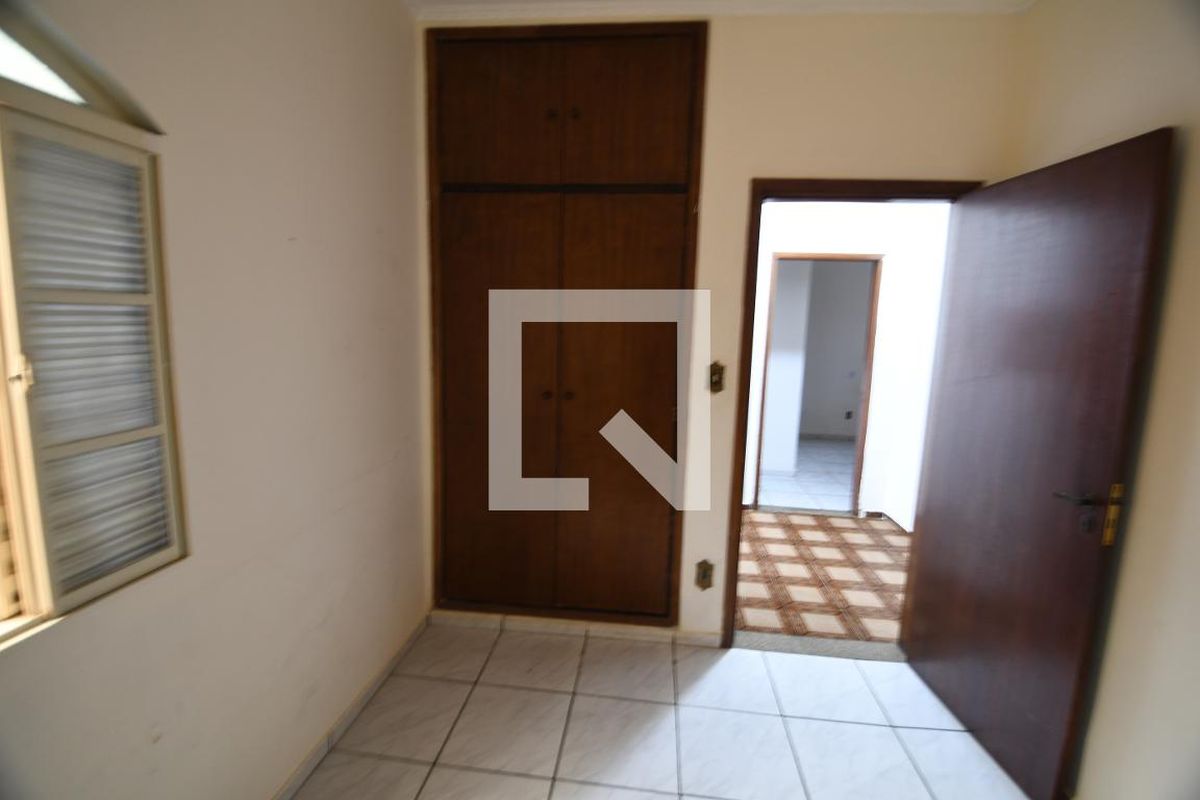 Casa à Venda - Jardim Santana, 3 Quartos,  200 m2 em , Campinas - sp | SoloBR