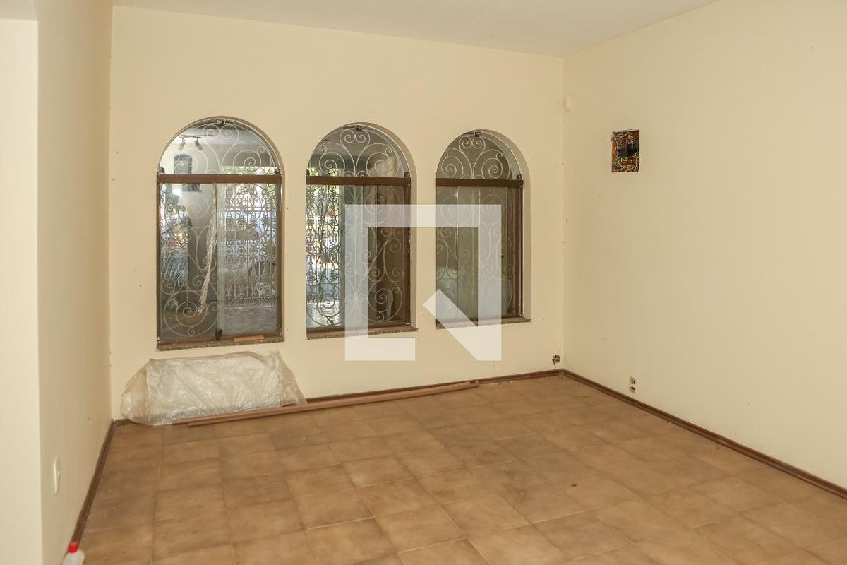Casa, 3 quartos, 245 m² - Foto 2