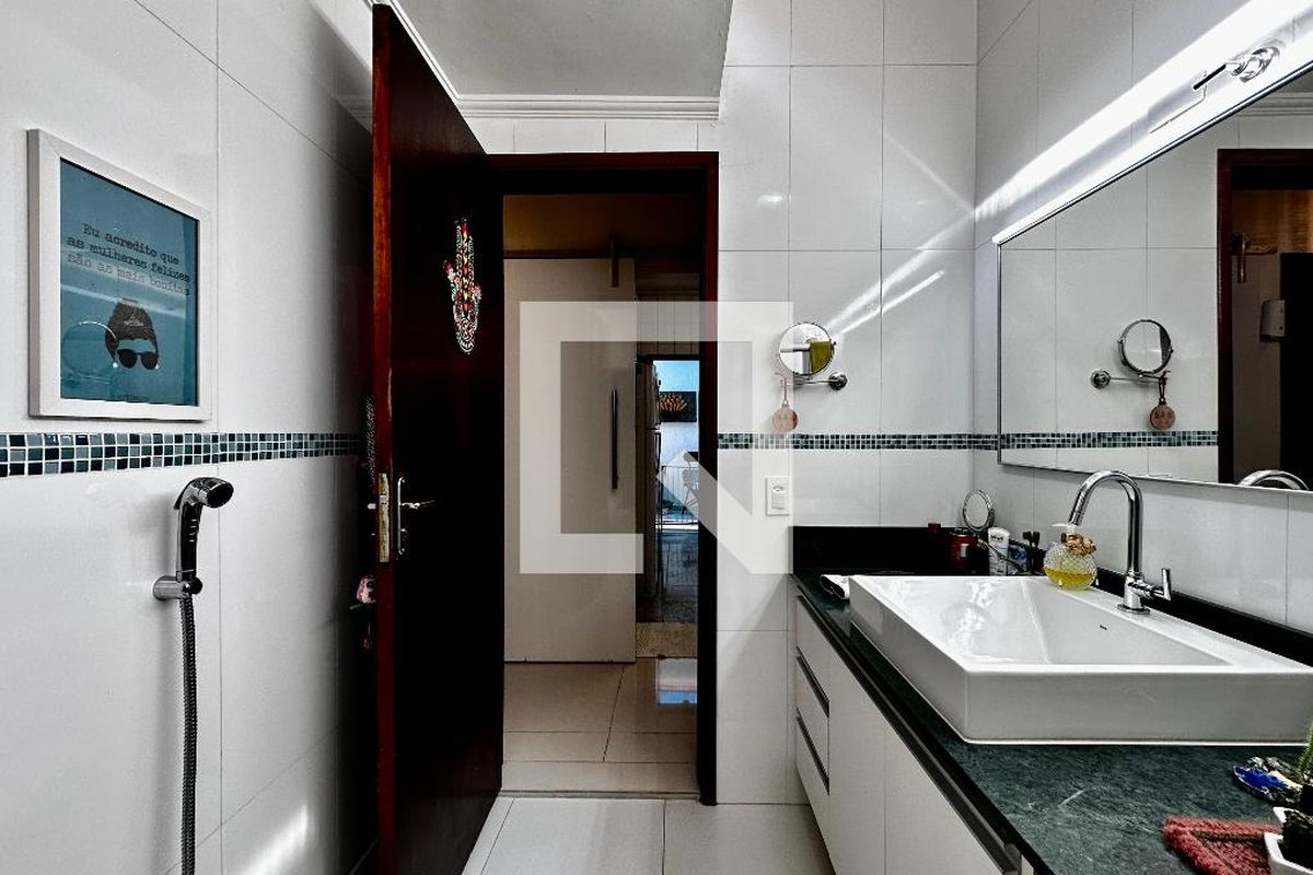Casa, 3 quartos, 247 m² - Foto 35