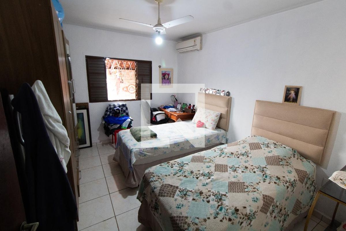 Casa à Venda - Jardim Santana, 2 Quartos,  147 m2 em , Campinas - sp | SoloBR