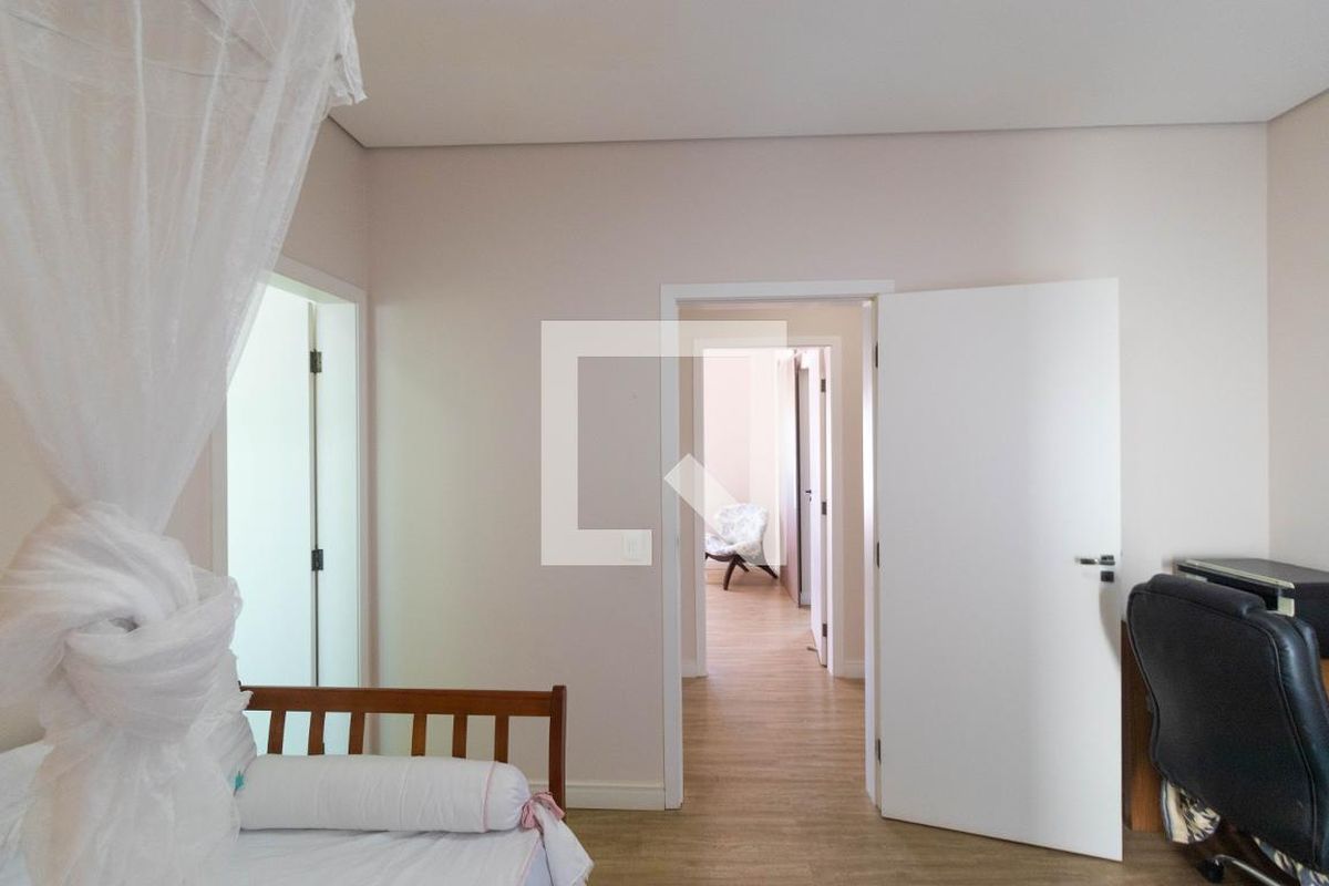 Casa à Venda - Swiss Park, 3 Quartos,  268 m2 em , Campinas - sp | SoloBR