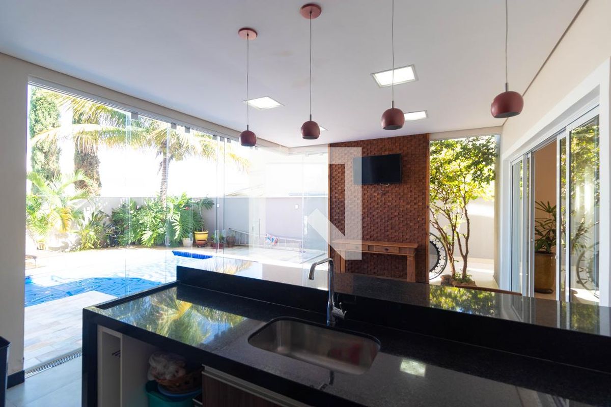 Casa à Venda - Swiss Park, 3 Quartos,  268 m2 em , Campinas - sp | SoloBR