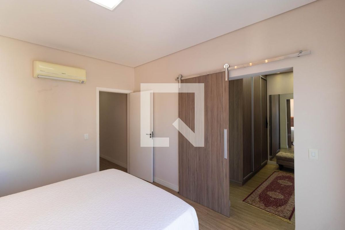 Casa à Venda - Swiss Park, 3 Quartos,  268 m2 em , Campinas - sp | SoloBR