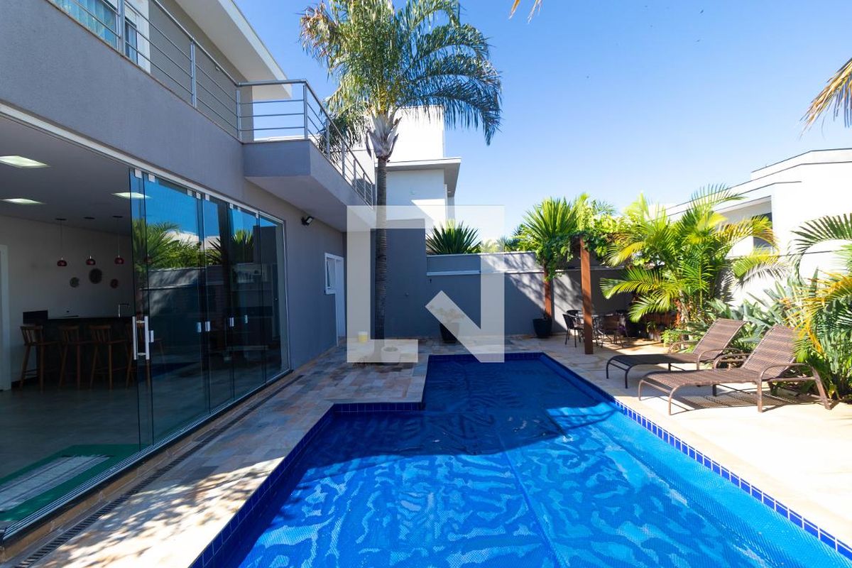 Casa à Venda - Swiss Park, 3 Quartos,  268 m2 em , Campinas - sp | SoloBR