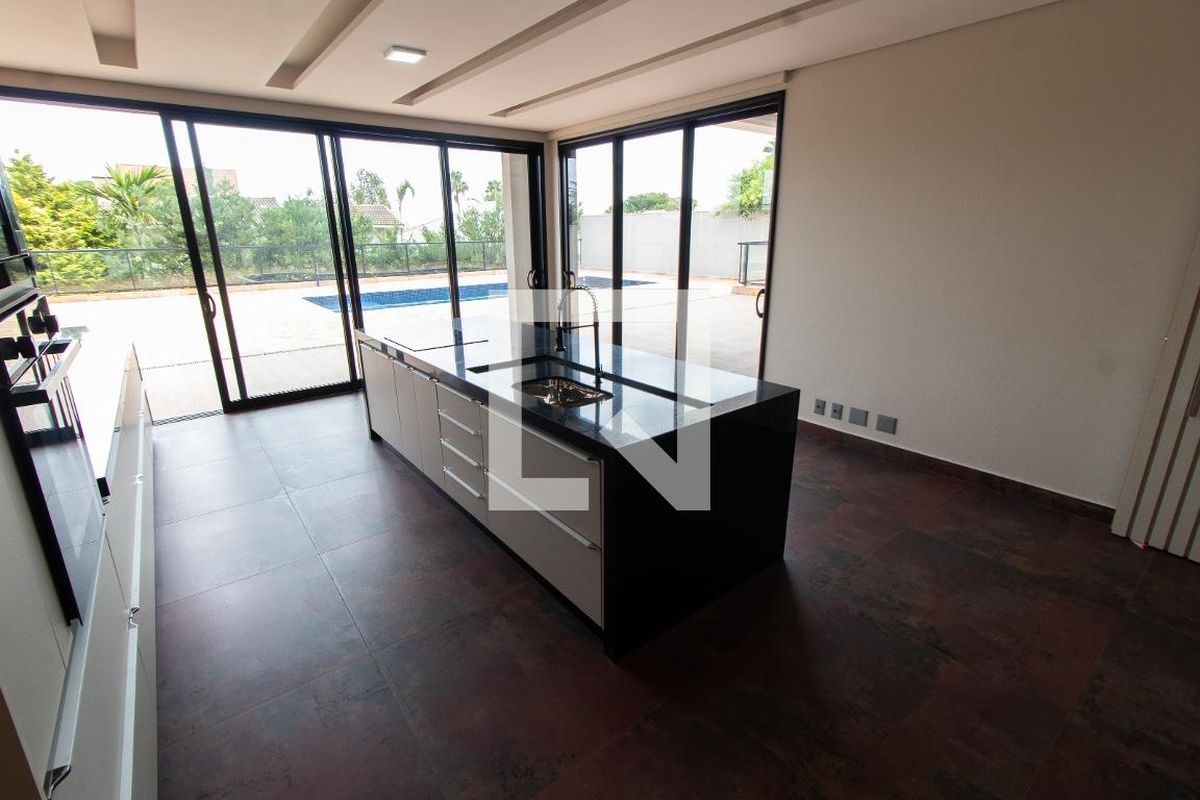 Casa à Venda - Lot. Alphaville Campinas, 4 Quartos,  531 m2 em , Campinas - sp | SoloBR