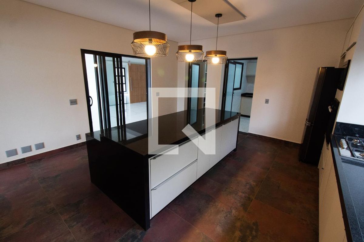 Casa à Venda - Lot. Alphaville Campinas, 4 Quartos,  531 m2 em , Campinas - sp | SoloBR