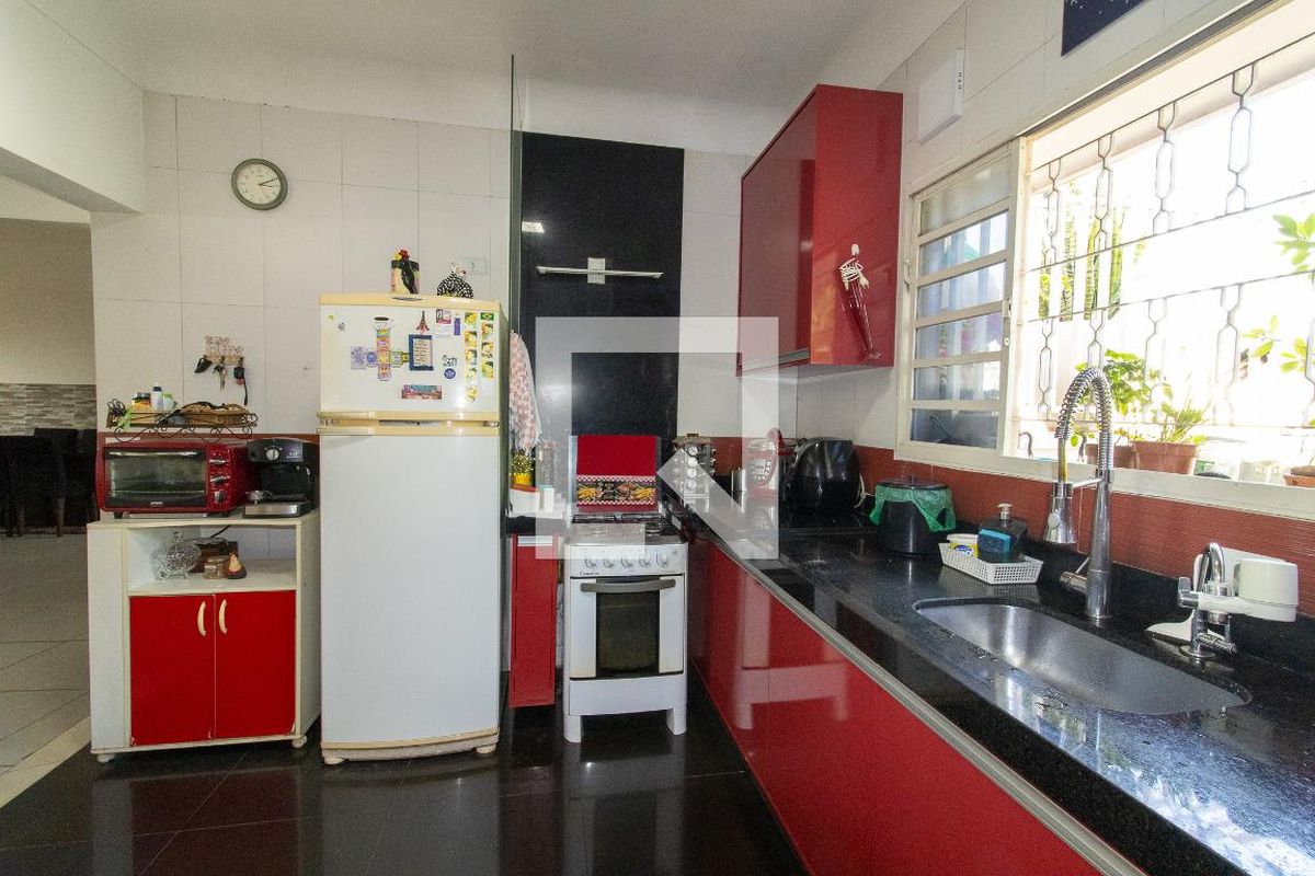 Casa à Venda - Jardim Flamboyant, 3 Quartos,  240 m2 em , Campinas - sp | SoloBR