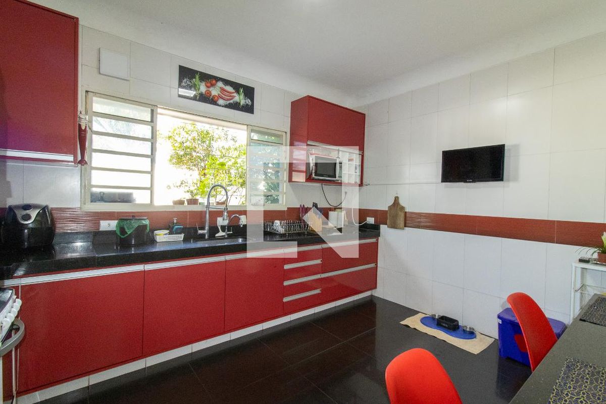 Casa à Venda - Jardim Flamboyant, 3 Quartos,  240 m2 em , Campinas - sp | SoloBR