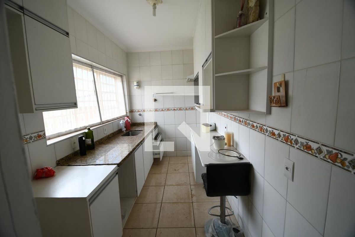 Casa à Venda - Mansões Santo Antônio, 3 Quartos,  400 m2 em , Campinas - sp | SoloBR