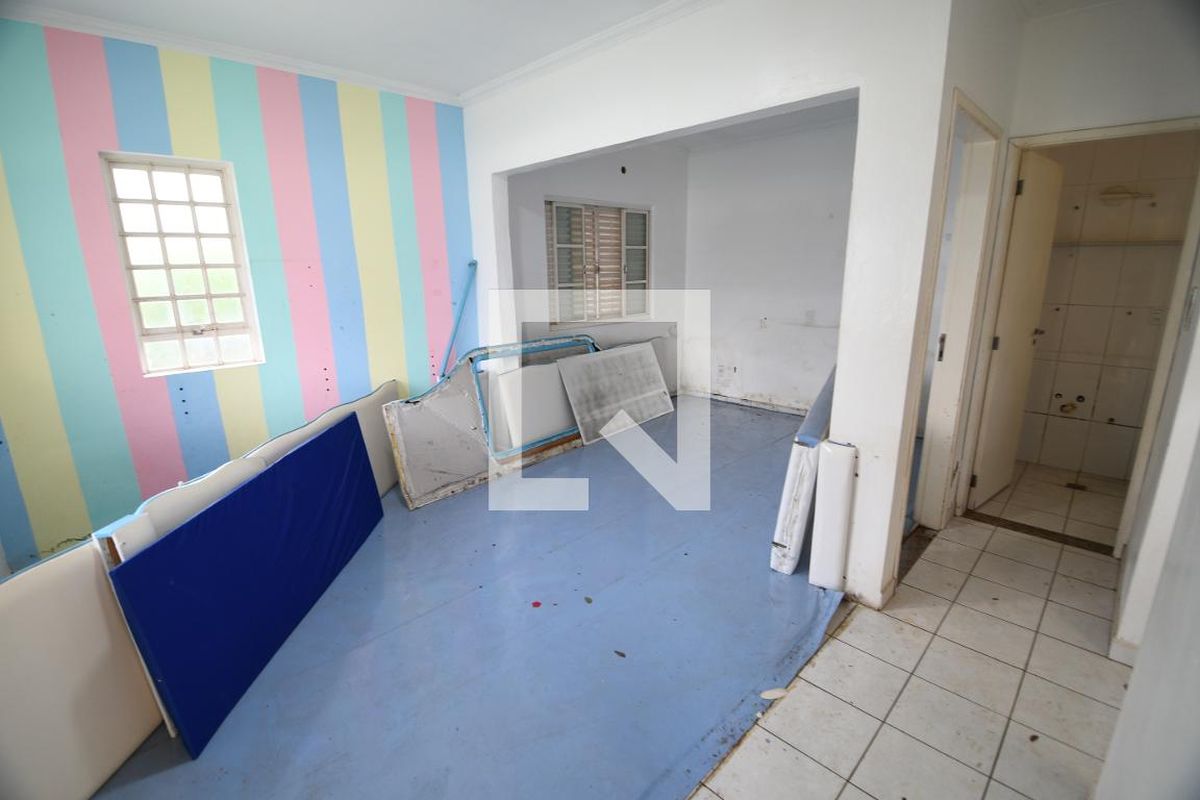 Casa à Venda - Mansões Santo Antônio, 3 Quartos,  400 m2 em , Campinas - sp | SoloBR