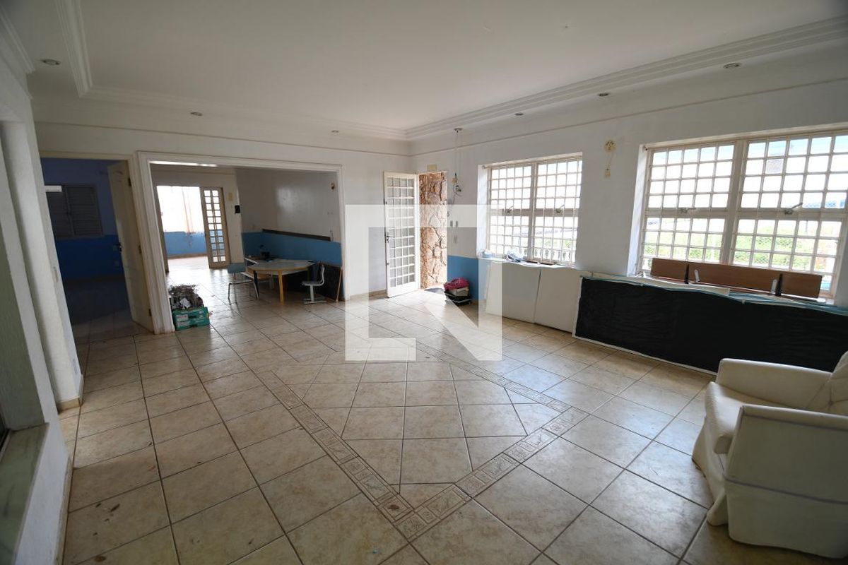 Casa à Venda - Mansões Santo Antônio, 3 Quartos,  400 m2 em , Campinas - sp | SoloBR