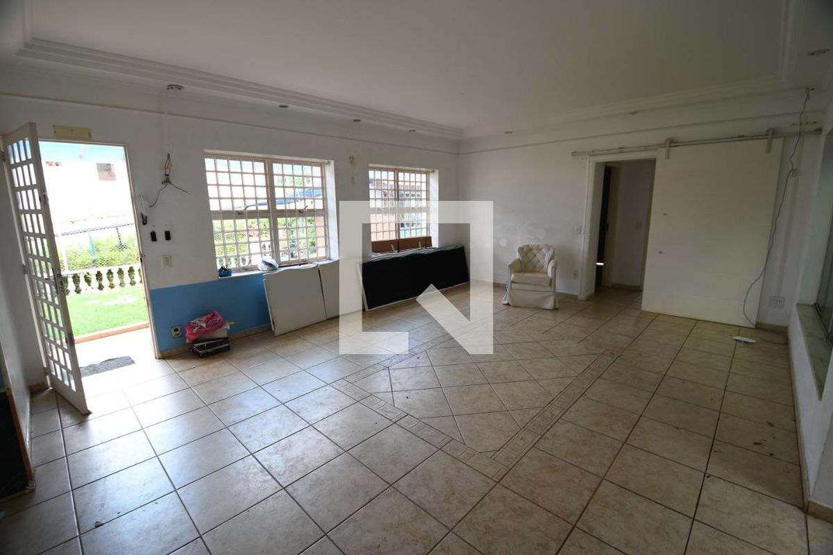 Casa à Venda - Mansões Santo Antônio, 3 Quartos,  400 m2 em , Campinas - sp | SoloBR