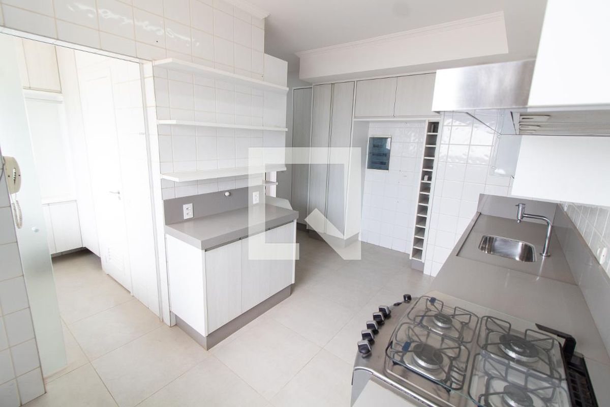 Apartamento à Venda - Vila Brandina, 4 Quartos,  256 m2 em , Campinas - sp | SoloBR