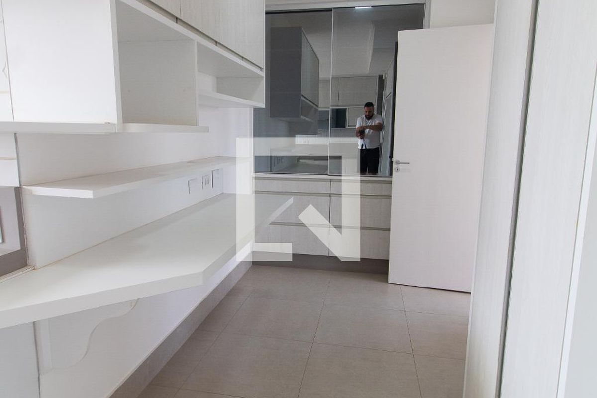 Apartamento à Venda - Vila Brandina, 4 Quartos,  256 m2 em , Campinas - sp | SoloBR