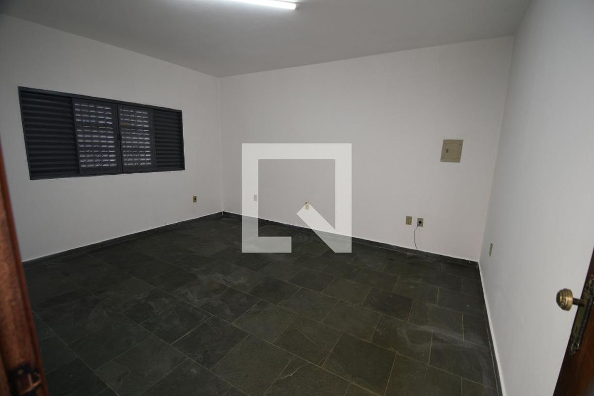 Casa à Venda - Taquaral, 4 Quartos,  166 m2 em , Campinas - sp | SoloBR