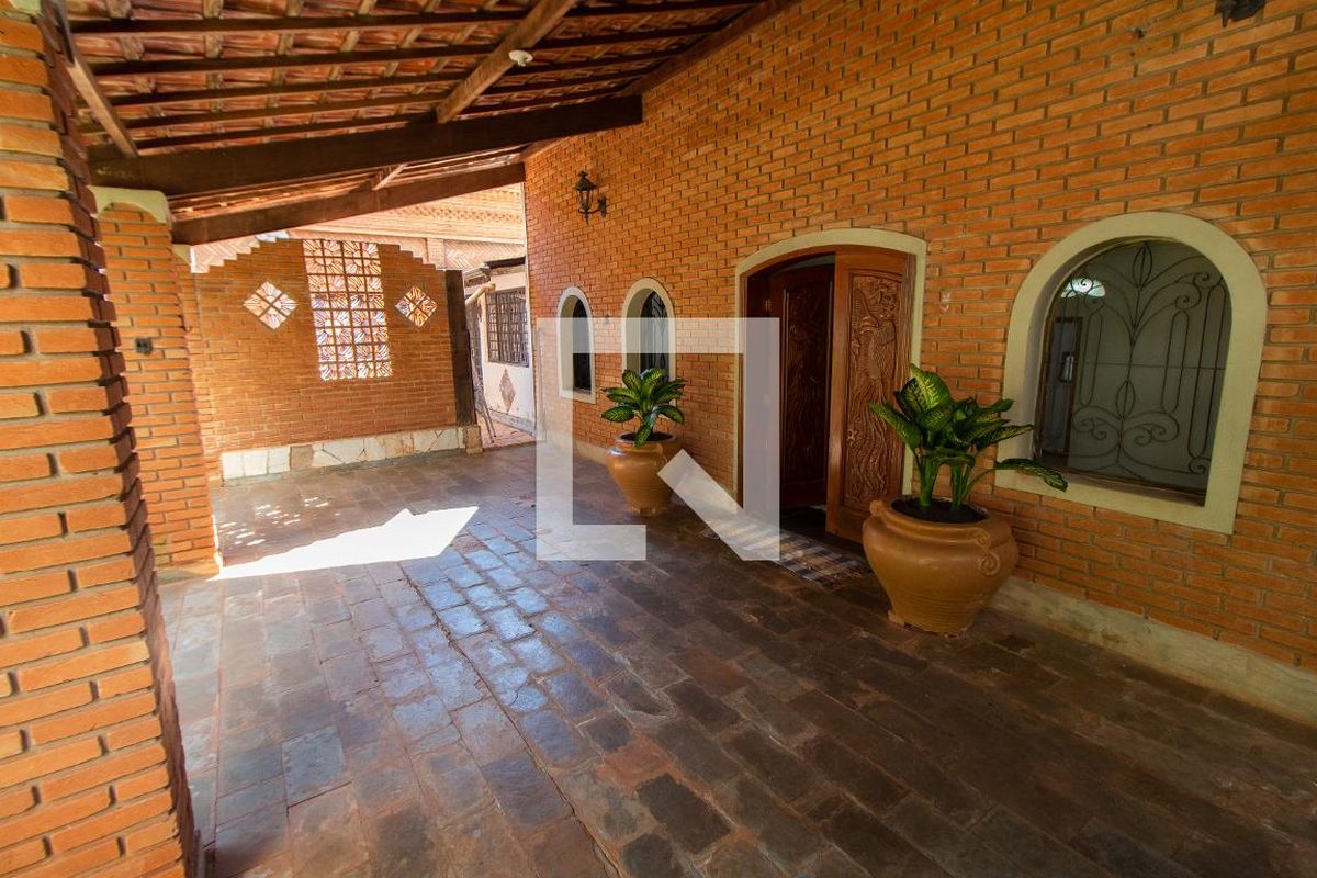 Casa à Venda - Mansões Santo Antônio, 2 Quartos,  100 m2 em , Campinas - sp | SoloBR