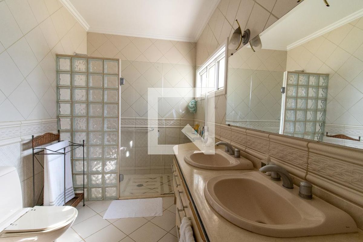 Casa à Venda - Jardim Santana, 3 Quartos,  400 m2 em , Campinas - sp | SoloBR