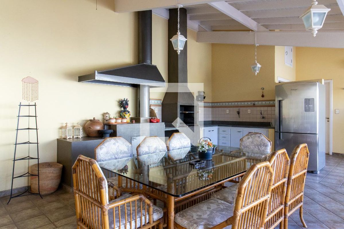 Casa à Venda - Jardim Santana, 3 Quartos,  400 m2 em , Campinas - sp | SoloBR