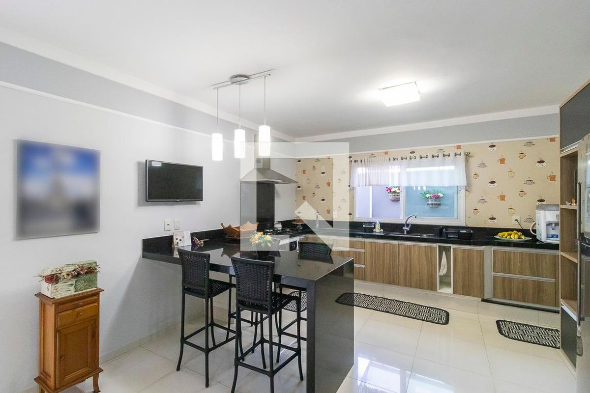 Casa à Venda - Taquaral, 3 Quartos,  260 m2 em , Campinas - sp | SoloBR