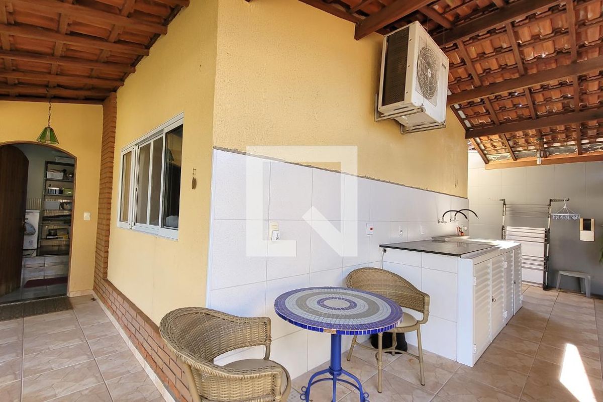 Casa à Venda - Barão Geraldo - Centro, 3 Quartos,  280 m2 em , Campinas - sp | SoloBR
