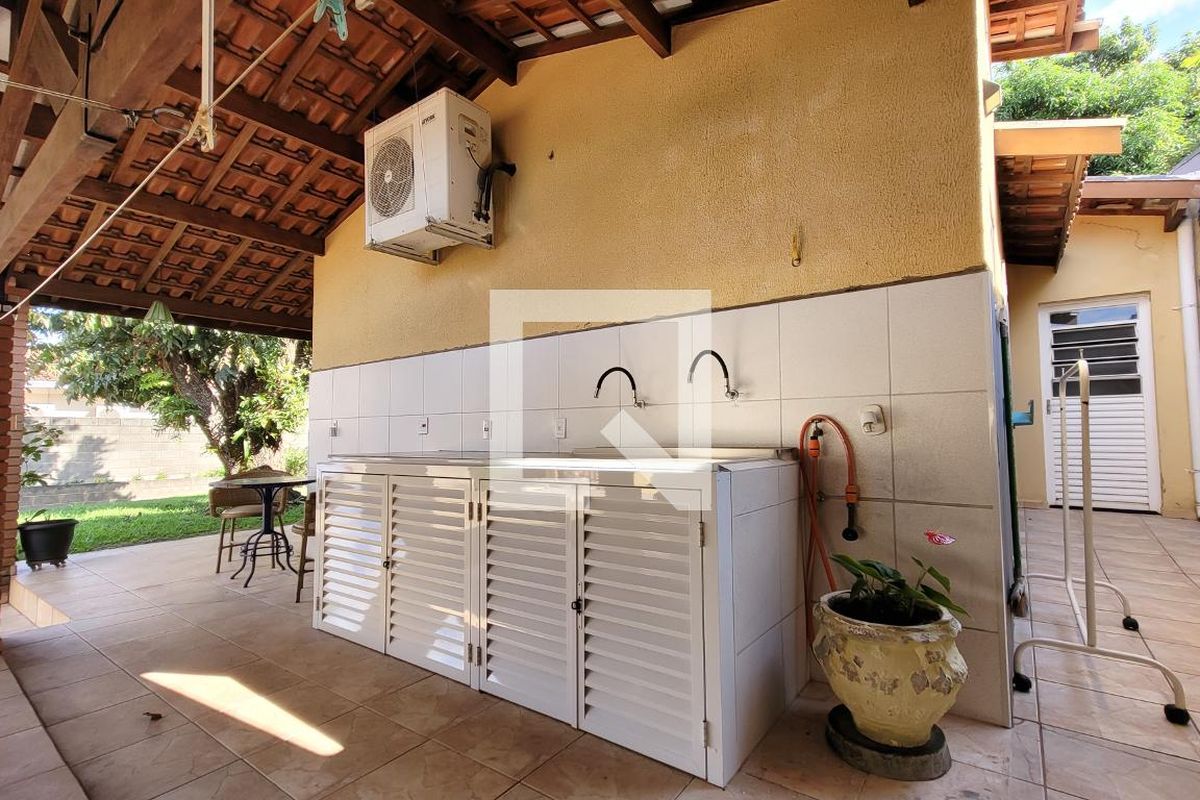 Casa à Venda - Barão Geraldo - Centro, 3 Quartos,  280 m2 em , Campinas - sp | SoloBR