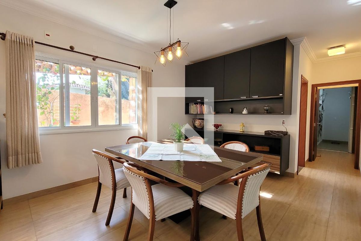 Casa à Venda - Barão Geraldo - Centro, 3 Quartos,  280 m2 em , Campinas - sp | SoloBR