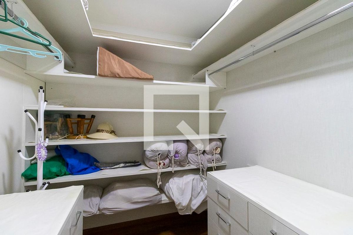 Casa à Venda - Swiss Park, 4 Quartos,  300 m2 em , Campinas - sp | SoloBR
