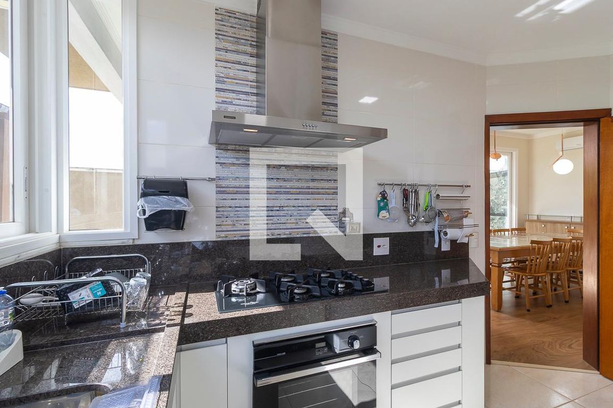 Casa à Venda - Swiss Park, 4 Quartos,  300 m2 em , Campinas - sp | SoloBR