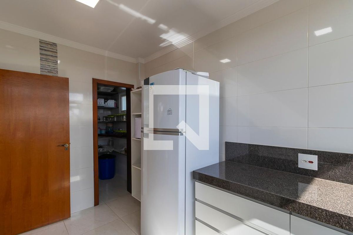 Casa à Venda - Swiss Park, 4 Quartos,  300 m2 em , Campinas - sp | SoloBR