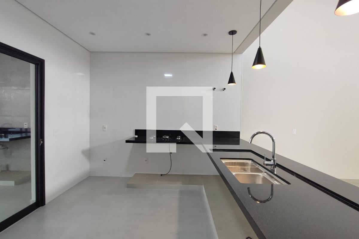 Casa à Venda - Swiss Park, 3 Quartos,  200 m2 em , Campinas - sp | SoloBR