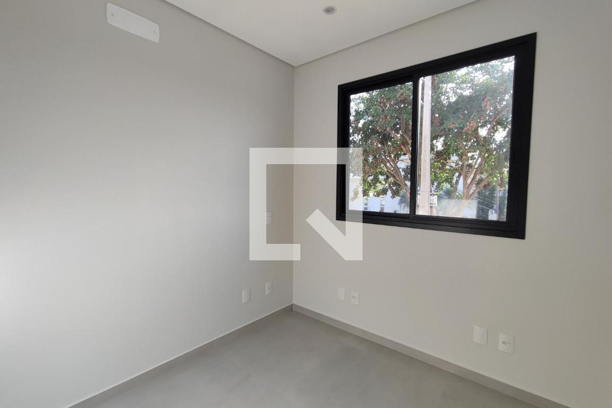 Casa à Venda - Swiss Park, 3 Quartos,  200 m2 em , Campinas - sp | SoloBR
