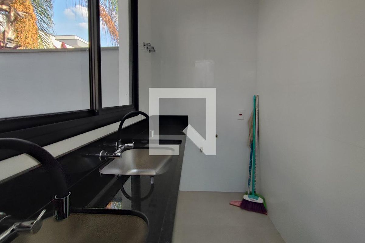 Casa à Venda - Swiss Park, 3 Quartos,  200 m2 em , Campinas - sp | SoloBR